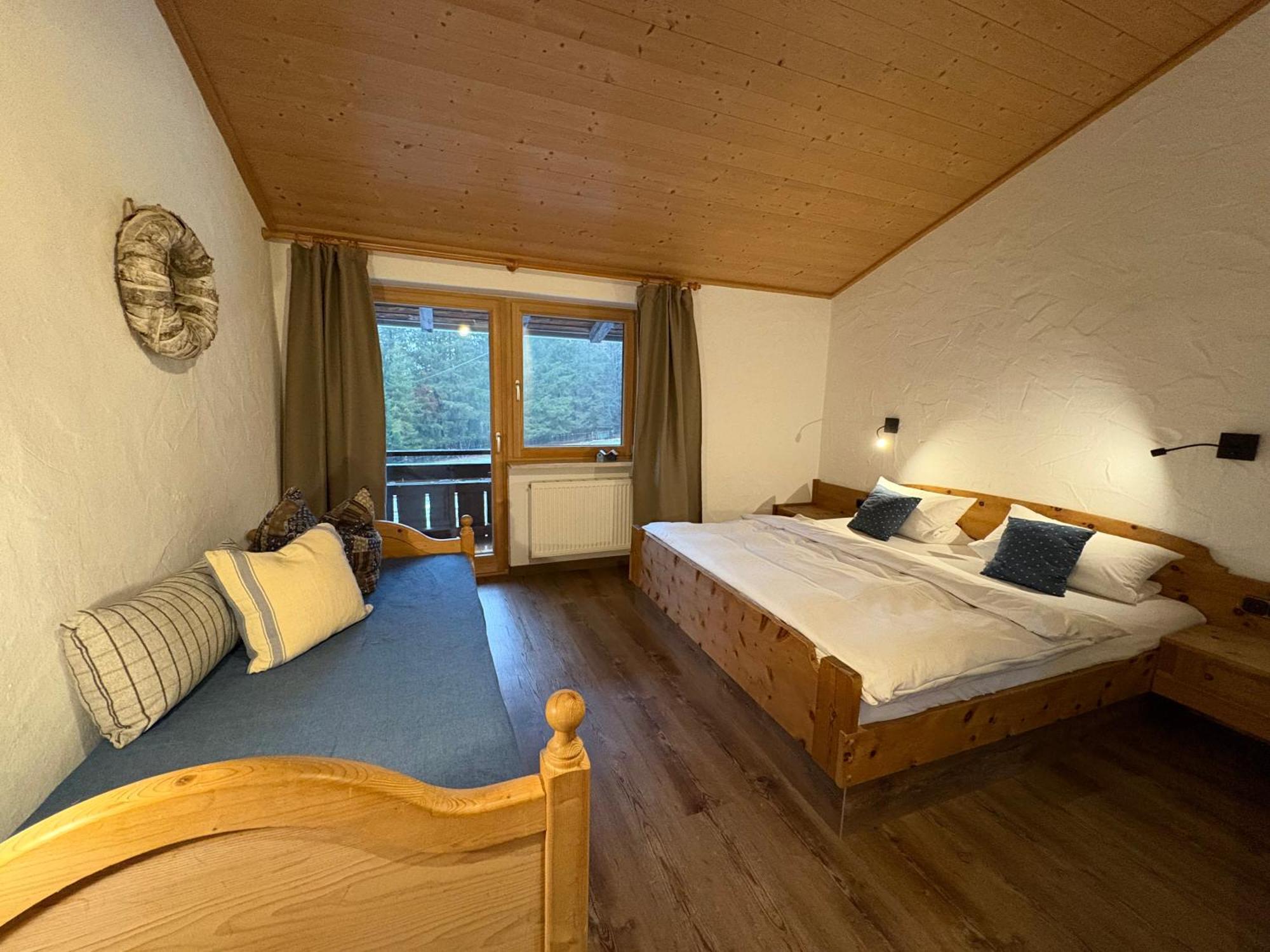 Appartement Dreimaederlhaus Am Berg à Pfronten Extérieur photo